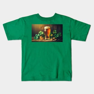 beer clover and gold Kids T-Shirt